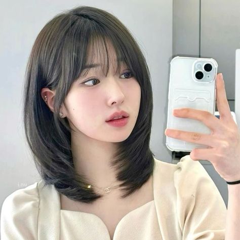 Pretty Hair Cuts, Korean Hairstyles, Korean Short Hair, Hair Style Korea, Layered Haircuts For Medium Hair, Hair Inspiration Long, Haircut Inspo, Asian Short Hair, Korean Hair