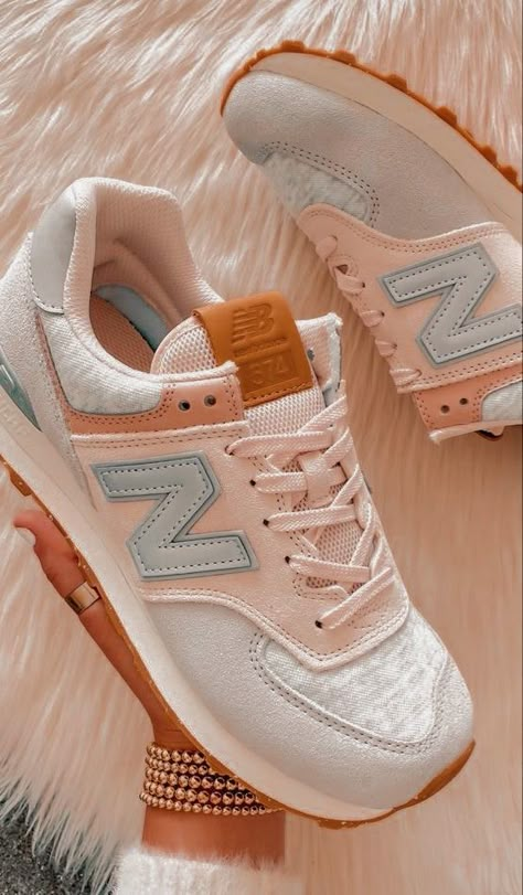 Cute Trendy Tennis Shoes, New Balances Preppy, Cute New Balance Shoes Women, Cute New Balance Shoes 574, Comfy Cute Shoes, Cute Shoes 2023, Shoes Aesthetic New Balance, Easy Summer Lunch Recipes, New Balance Shoes Womens