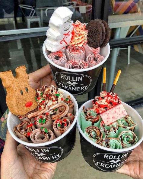 FOOD GORGING DAILY on Instagram: “Christmas Themed Rolled Ice Cream 🔥” Roll Up Ice Cream, Ice Cream Taco, Ice Roll, Rolled Ice Cream, Christmas Ice Cream, Ice Cream Business, Blueberry Ice Cream, Scones Ingredients, Trendy Food