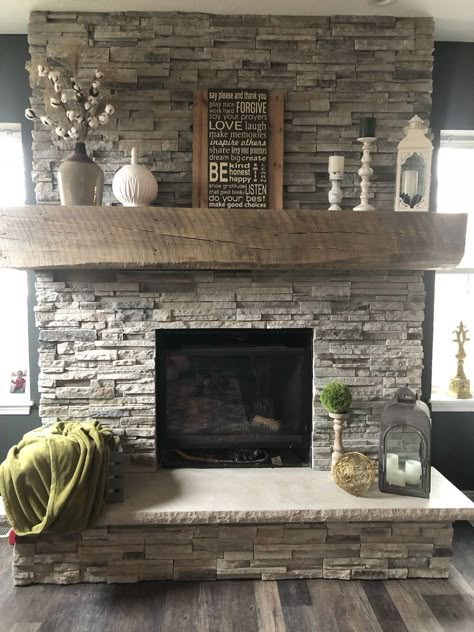 Design Camino, Farmhouse Fireplace Decor, Stacked Stone Fireplaces, Fireplace Redo, Fireplace Update, Mantle Ideas, Brick Fireplace Makeover, Fireplace Mantle Decor, Fireplace Mantel Decor