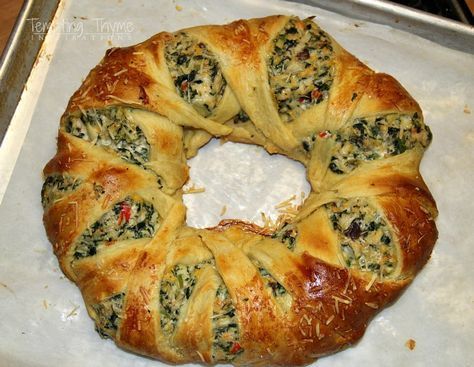 Crescent Roll Rings, Spinach Appetizers, Crescent Ring Recipes, Ring Recipes, Crescent Rings, Artichoke Appetizer, Halloween Fingerfood, Crescent Roll Recipes Dinner, Crescent Recipes