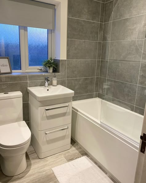 Simple Grey Bathroom Ideas, Small Bathroom Ideas Grey Tiles, Simple Family Bathroom, Small Uk Bathroom, Bathroom Colour Schemes Modern, Grey Bathroom Tiles Colour Schemes, Simple Bathroom Ideas Small Budget, Square Bathroom Ideas, Light Grey Tile Bathroom