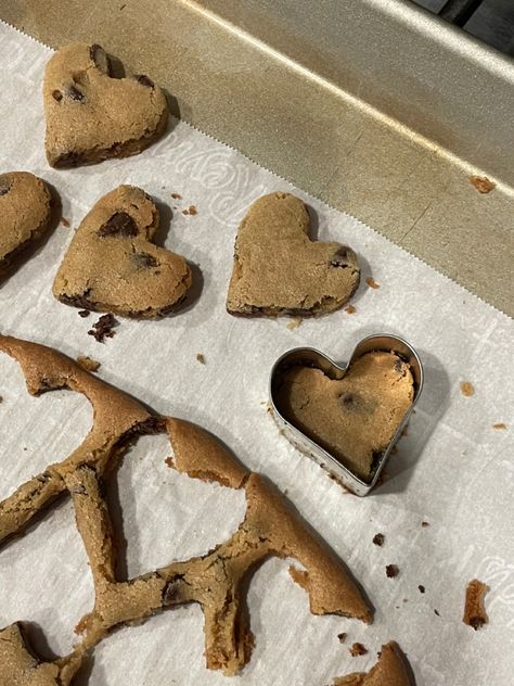 Homemade heart shaped chocolate chip cookies.🍪 Heart Chocolate Chip Cookies Aesthetic, Baking Heart Cookies, Love Heart Cookies, Heart Shape Chocolate Chip Cookies, Heart Baked Goods, Heart Shaped Things Aesthetic, Homemade Cookies Aesthetic, Chocolate Chip Aesthetic, Chocolate Chip Cookies Heart