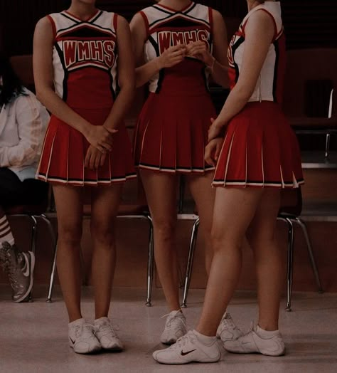 Glee Cheerios Aesthetic, Cheerios Glee Aesthetic, Glee Cheerios Uniform, Glee Aesthetic Vintage, Santana Glee Aesthetic, Glee Astethic, Glee Cast Photos, Glee Club Aesthetic, Reba Aesthetic