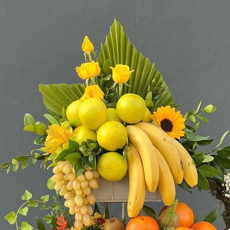 Flower Arrangements With Fruit In Vase, Artificial Fruit Decor Ideas, Flower Arrangements With Fruit, Fruit Floral Arrangements, Fruit Flower Basket, Fruit Bouquet Ideas, Cny 2025, Fruit Table, Fruit Bouquet