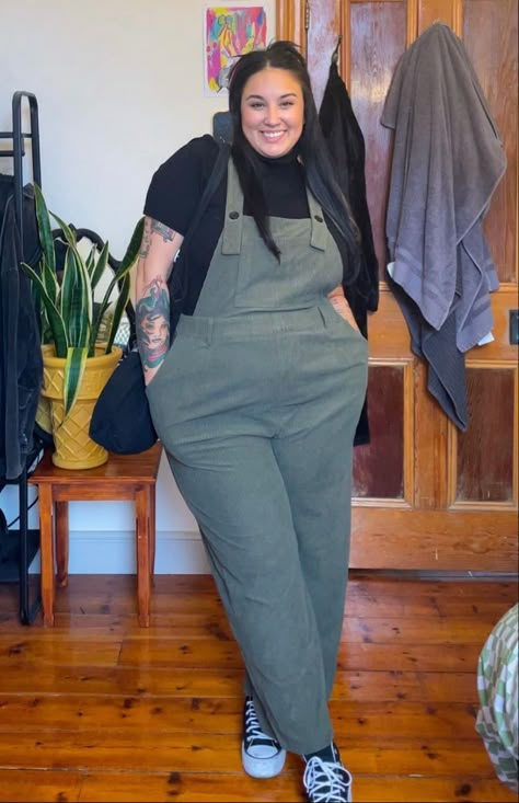 Chapstick Lesbian Style Plus Size, Plus Overalls Outfit, Stem Outfits Style Plus Size, Plus Size Student Outfit, Tomboy Fashion Plus Size, Lesbian Outfits Plus Size, Plus Overalls, Tomboy Femme Style Outfits Plus Size, Twee Plus Size Outfits