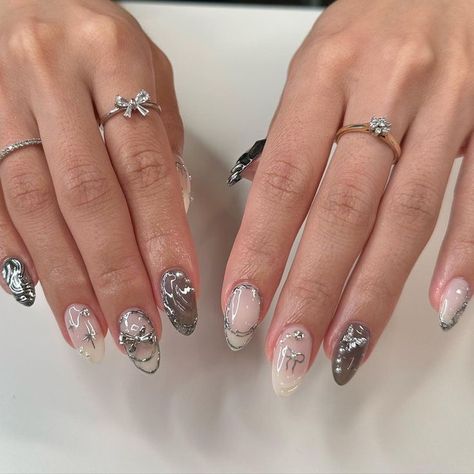 Tokyo Nails, Concert Nails, Cheetah Print Nails, Silver Nail Designs, Kutek Disney, White And Silver Nails, Silver Nail, Grunge Nails, Pretty Gel Nails