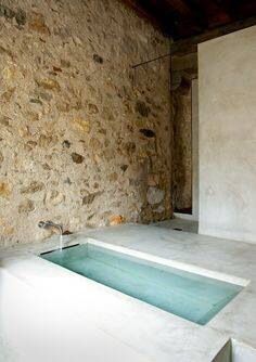 Bathtub flush with floor Sunken Bathtub, Concrete Bath, Piscina Interior, Bad Inspiration, Casas Coloniales, Stone Walls, Dream Bathroom, Stone House, Beautiful Bathrooms