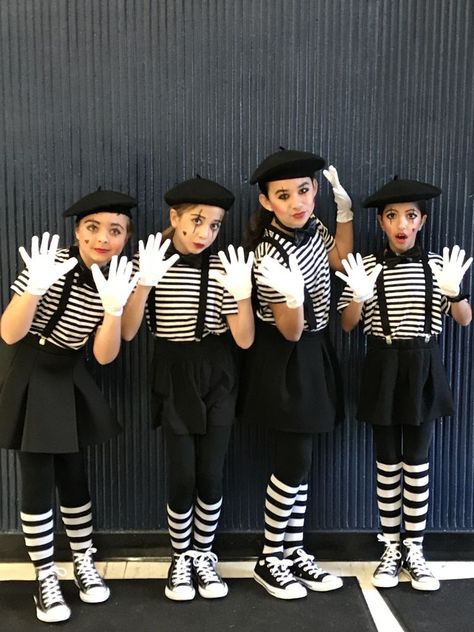 Mime Halloween Costume, Circus Halloween Costumes, Funny Group Halloween Costumes, Mime Costume, Meme Costume, Carnaval Outfit, Circus Costume, Costumes For Teens, Pantomime