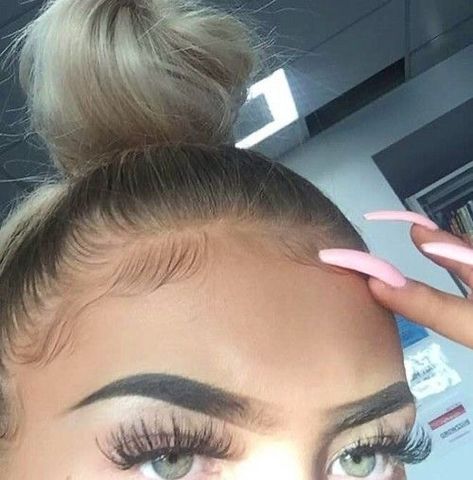 White Girl With Edges, Beautiful Bun Hairstyles, Cute Bun Hairstyles, Hair Styels, Edges Hair, Stunning Hairstyles, Baddie Hairstyles, About Makeup, Grunge Hair