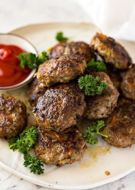 This is how to make plump, juicy, extra tasty rissoles with hidden veggies! www.recipetineats.com Australian Rissoles, Pork Rissoles, Beef Rissoles, Rissoles Recipe, Ground Beef Patties, Beef Patties Recipes, Tin Eats, Meat Patties, Spaghetti With Ground Beef