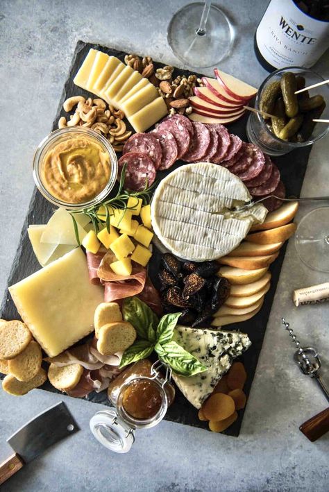 HOW TO BUILD A CHEESE BOARD TO ENHANCE YOUR WINE Wine Appetizers, Last Friday Night, Cheese And Wine, Charcuterie Platter, Charcuterie Inspiration, Charcuterie Cheese, Snack Board, Party Food Platters, Charcuterie And Cheese Board