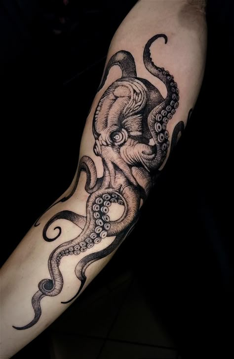 Tatuagem de polvo, mar, tatuagem marinha Octopus Tattoos For Men, Neck And Throat Tattoos, Outside Forearm Tattoo Men, Neck And Throat Tattoos Men, Throat Tattoos, Calf Tattoo Ideas, Octopus Tattoo Sleeve, Kraken Tattoo, 22 Tattoo