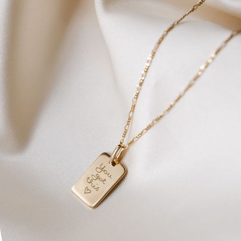 The PROUD MOM Quote Necklace is available in 18k gold-plated and sterling silver 925 and can be engraved with 7 different proud mom quotes. Engraving Necklace Ideas, Engraved Jewelry Ideas, Necklace Engraving Ideas, Engraved Necklace Ideas, Engraving Ideas Jewelry, Engrave Necklace, Message For Mom, Personalize Jewelry, Engravable Necklace