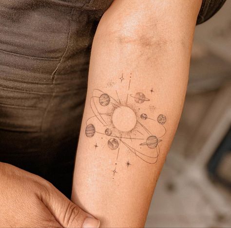 Feminine Planet Tattoo, Planetary Alignment Tattoo, Planet Orbit Tattoo, 9 Planets Tattoo, Planetary Tattoo Ideas, Space Tattoo Aesthetic, Fineline Planet Tattoo, Sun And Planets Tattoo, Floral Planet Tattoo