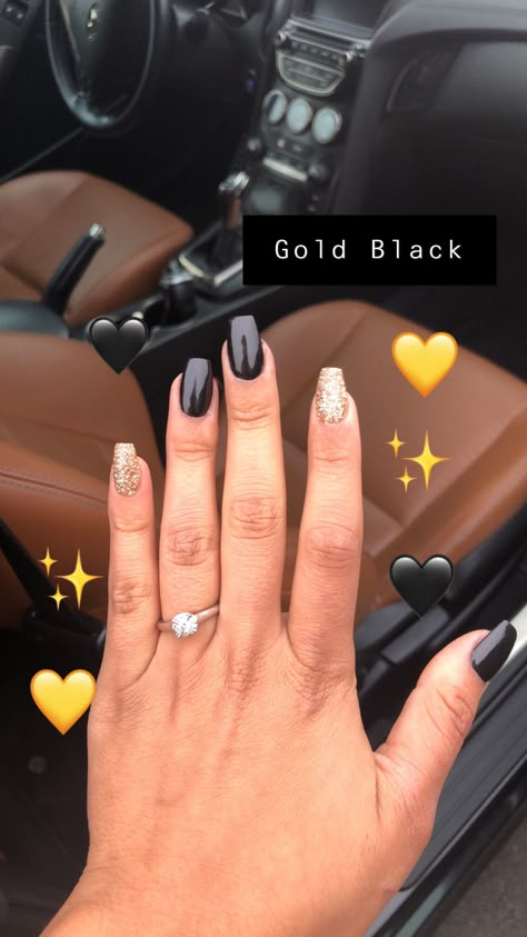 Nails Go With Black Dress, Nail Gel Black Ideas, Black And Gold Nails For Hoco, Matte Black Rose Gold Nails, Black And Gold Dipped Nails, Nails That Goes With Black Dress, Cute Black Hoco Nails, Black Nails With Gold Accent Nail, Short Acrylic Nails Black And Gold