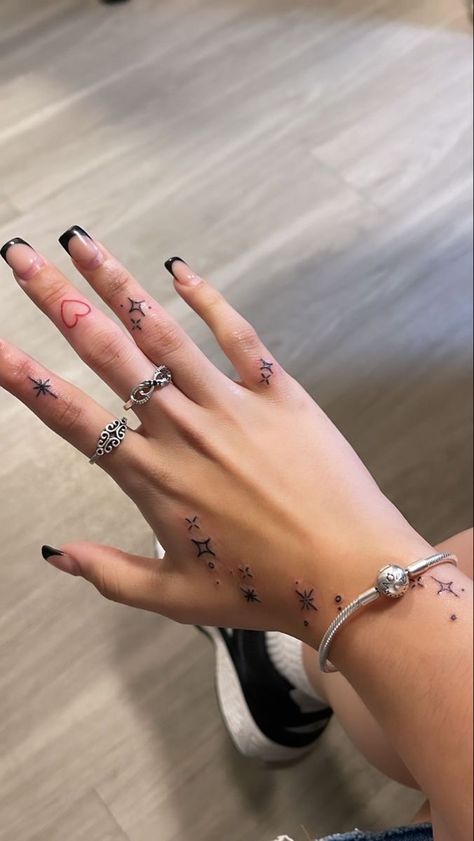 Tattoo Ideas Unique, Tattoo S, Unique Tattoo Ideas, Tattoo Design Tattoo, Small Girly Tattoos, Finger Tattoo For Women, Cute Hand Tattoos, Hand And Finger Tattoos, Tattoos Inspiration