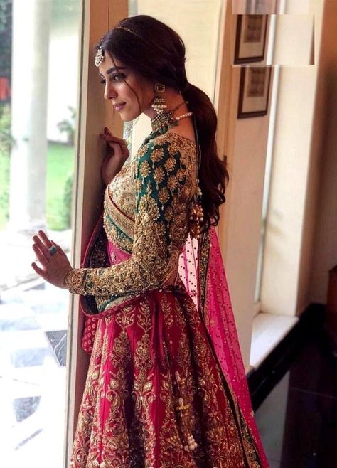 Bridal Mendhi Dress, Desi Fits, Latest Bridal Lehenga, India Clothes, Indian Bride Outfits, Wedding Dress Outfit, Red Lehenga, Indian Bridal Dress, Bridal Dress Fashion