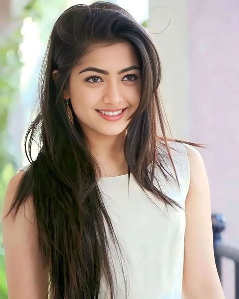 Rasmika Mandanna Images, Rashmika Mandana Cute Hd Wallpaper, Geetha Govindam, Vijay Deverakonda, Download Wallpaper Hd, Rashmika Mandanna, Beautiful Smile Women, Customer Care, Beautiful Smile