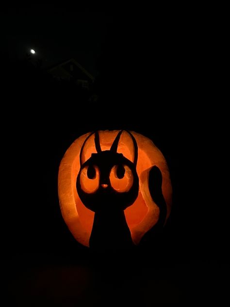 Pumpkin Ideas Studio Ghibli, Pumpkin Carved Cat, Studio Ghibli Jack O Lantern, Ghibli Pumpkin Carving Ideas, Cute Halloween Carving Ideas, Cool Pumpkin Ideas Carving, Jiji Pumpkin Carving, Kiki's Delivery Service Pumpkin Carving, Pumpkin Cute Carving Ideas