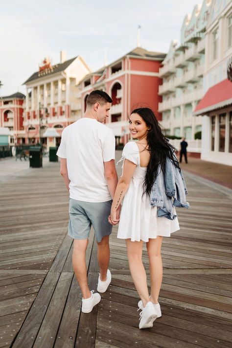 Pictures At The Fair, Disney Engagement Pictures, Florida Engagement Photos, Poses Romantic, Disney Engagement, Disney Boardwalk, Disney Wedding Theme, Couple Engagement Pictures, Pictures Engagement