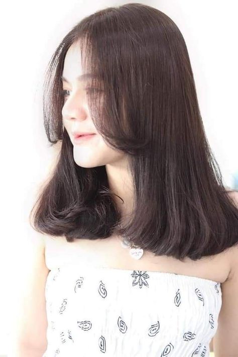 Shoulder-Length Haircuts: Easy and Stylish Ideas for Beginners Hire Cut Women, Shoulder Length Haircut Ideas, Oval Haircut, Long Hair V Cut, Long Hair Cuts Straight, Shoulder Length Haircut, Pretty Hair Cuts, Straight Hair Cuts, Happy Photography