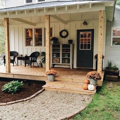 Farmhouse Front Porch Decorating, Garden Gravel, Front Porch Design Ideas, Farmhouse Front Porch Decor, Kitchens Farmhouse Style, Decks Ideas, Front Porch Living, Outdoor Porches, Italian Style Home