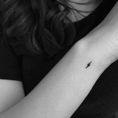 Blitz Tattoo, Micro Tattoo, Bolt Of Lightning, Lightning Tattoo, Bolt Tattoo, Simple Tattoos For Women, Shape Tattoo, Small Girl Tattoos, Harry Potter Tattoos