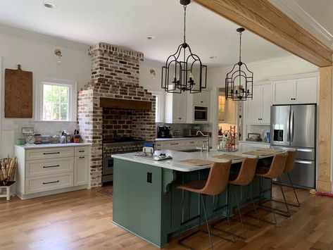 Green Kitchens Ideas for a Lively Space  Great green with wood and light countertop Green Kitchen Island, Dark Green Kitchen, Green Backsplash, White Tile Backsplash, Green Island, Green Kitchen Cabinets, Kitchen Refresh, Green Cabinets, Kitchen Island Design