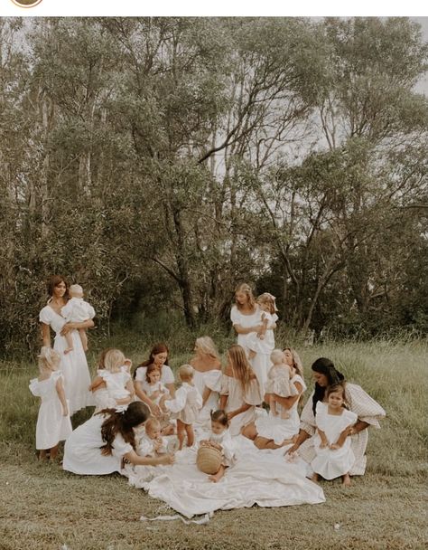 Mom Group Aesthetic, Group Motherhood Photoshoot, Big Family Aesthetic, Motherhood Shoot, Mom Community, Couple With Baby, Extended Family Photos, Mother Photos, Nature Witch