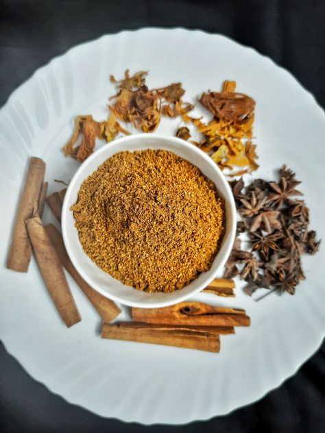 Indian Garam Masala powder recipe/ Whole dry spice powder recipe Garam Masala Powder Recipe, Garam Masala Recipe, Garam Masala Powder, Masala Powder Recipe, Eggplant Curry, Fresh Spices, Powder Recipe, Paneer Recipes, Masala Recipe