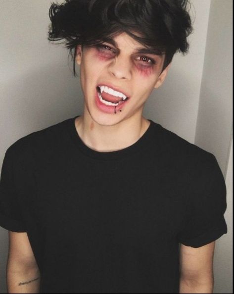 Guys Halloween Makeup, Mens Halloween Makeup, Boys With Piercings, Vampire Makeup, Halloween Men, Male Makeup, Cute Emo, Halloween Boys