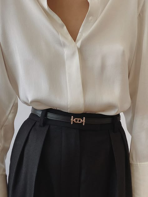 Hermes Gamma Belt Outfit, Elegant Belts For Women, Classy Belts For Women, Hermes Outfits Women, Hermes Belt Women Outfits, Silk Shirts For Women Classy, Hermes Belt Outfit, Hermes Belt Women, Minimal Belt