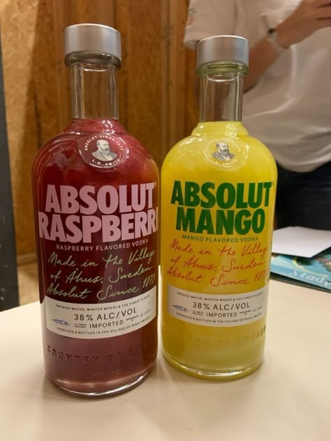 Alchole Bottle Aesthetic, Good Alcohol, Freetime Activities, Pretty Alcoholic Drinks, Yummy Alcoholic Drinks, Alcohol Party, Absolut Vodka, Alcohol Aesthetic, Alcohol Bottles