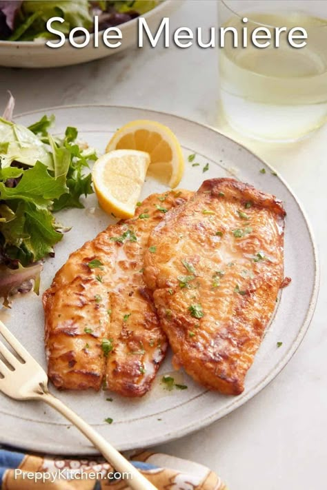 Sole Filet Recipe, Fish Fillet Sauce, French Fish Recipes, Lemon Sole Recipes, Sole Fillet Recipes, Butter Lemon Sauce, Sole Recipes, Filet Recipes, Fillet Recipes