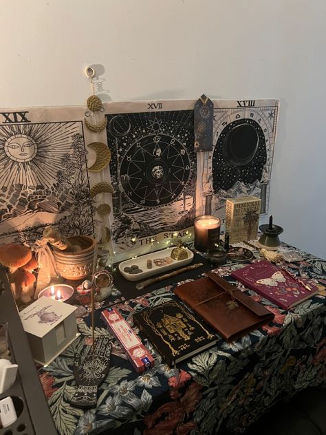 Wicca Alter, Witchcraft Altar Aesthetic, Dream Altar, Witchcraft Altars, Home Altar Witch, Bedroom Alter, Witch Aesthetic Altar, Altar Organization, Witch Alter Layout