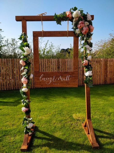 Wedding Wall Backdrop, Photo Booth Alternative, Wooden Arches, Selfie Photo Booth, Selfie Booth, Restaurants Design, Graduation Book, Photo Booth Design, Wedding Mirror