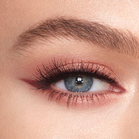 Charlotte Tilbury Pillow Talk, Pink Eyeshadow Look, Wedding Makeup Tutorial, Prom Makeup Looks, Perfect Eyeliner, Bedroom Eyes, Pink Eyeshadow, Natural Eyes, Natural Eye Makeup