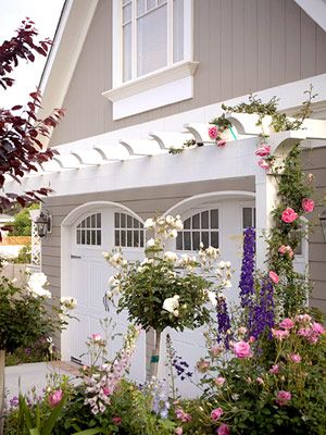 arbor over garage and gray + white trim - I want to paint my house gray! Door Arbor, Pergola Modern, Garage Pergola, Pergola Design, Garage Makeover, Casa Exterior, Have Inspiration, Design Exterior, Garage Ideas