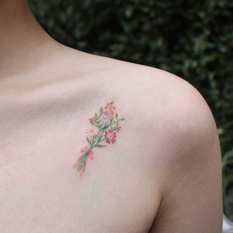 Small Flower Tattoos For Women, Colorful Flower Tattoo, Tiny Flower Tattoos, Flower Bouquet Tattoo, Flowers Tattoos, Watercolor Tattoo Flower, Flower Tattoo Back, Bouquet Tattoo, Special Tattoos