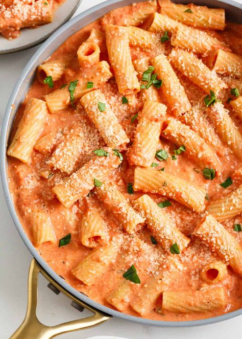 Made from scratch in under 30 minutes, pink sauce pasta is made with a velvety smooth, rich, and creamy tomato sauce tossed with pasta. It's as elegant as it is easy! Orange Pasta Sauce Recipe, Creamy Rose Pasta Sauce, Blush Pasta Sauce Recipe, Easy Red Pasta Sauce, Pink Pasta Recipe, Pink Pasta Sauce Recipes, Pasta Recipes Tomato Sauce, Easy Sauce For Pasta, Tomato Paste Pasta Sauce