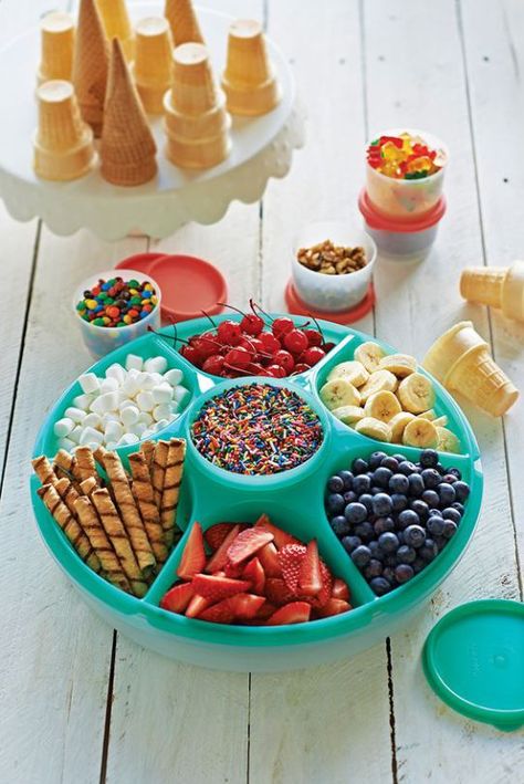 40 awesome ice cream party ideas! Ice Cream Party Ideas, Sundae Party, Ice Cream Sundae Bar, Sundae Bar, Berbuka Puasa, Ice Cream Birthday Party, Sleepover Things, Ice Cream Social, Ice Cream Birthday