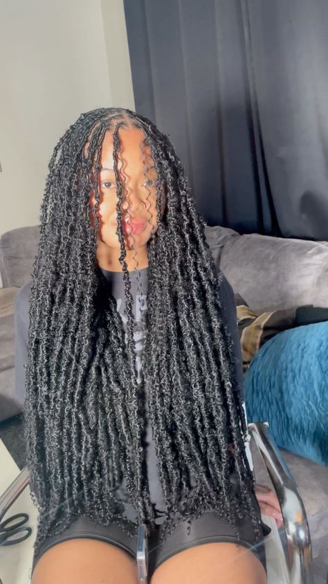 Distressed Locs Hairstyles, Loc Crochet Braids, Island Locs, Locs With Curls, Locs Distressed, Distressed Locs, Butterfly Locs, Big Box Braids Hairstyles