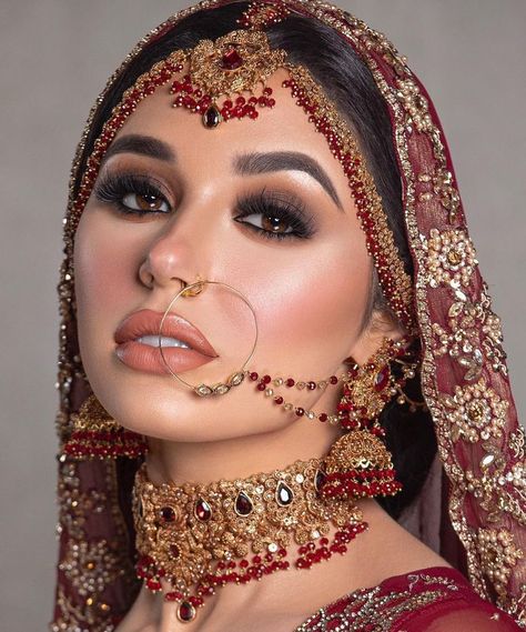 Makeup ideas that will surely set you appart! Desi Bridal Makeup, Indian Makeup Looks, Pakistani Makeup, Gorgeous Bridal Makeup, Bollywood Makeup, Bridal Makeup Tutorial, Wedding Makeup Bride, Indian Wedding Makeup, Asian Bridal Makeup