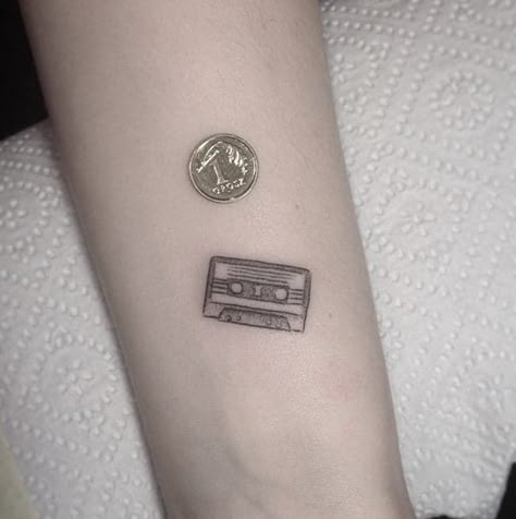 Pin for Later: You'll Stare For Hours at These Mesmerizing Dotwork Tattoos Sweet Mixtape Mixtape Tattoo, Cassette Tattoo, Tape Tattoo, Sunset Tattoo, Nerdy Tattoos, Nerd Tattoo, Feather Tattoo Design, Dotwork Tattoo, Owl Tattoo Design