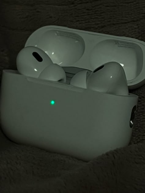 Air Pod Aesthetic, Airpods 3rd Gen Aesthetic, Airpods Pro 2 Aesthetic, Names For Airpods, Airpod Pro Aesthetic, Airpods Snap, Earpods Aesthetic, Cute Airpod Pro Cases, Air Pods Aesthetic