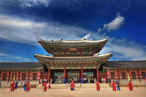 Gyeongbokgung Palace Seoul Tourist Attractions, Korea Tourist Attractions, Seoul Attractions, Back In 1995, Visit Korea, Gyeongbokgung Palace, Korea Culture, Visit Seoul, Korea Tourism