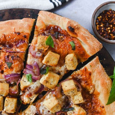 Vegan Bbq Pizza, Tofu On Pizza, Tofu Pizza Topping, Tofu Flatbread, Asian Pizza, Tofu Pizza, Salt And Pepper Tofu, Crunchy Salads, Tofu Seasoning