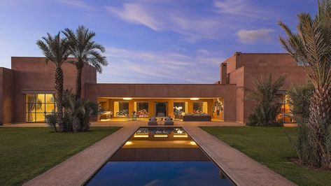 Tropical Hotel, Arabian Architecture, Villa Marrakech, Marrakech Style, Landscaped Garden, Morocco Tours, Plan Home, Contemporary Villa, Holiday Homes