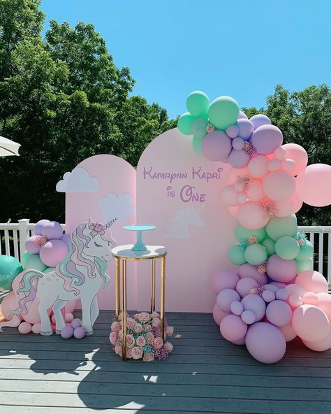 All Modern Rentals on Instagram: “Featuring our Pink Arch Backdrops and Khloe Pedestal. 🔥😍 Available to rent!  Style your next event with all_modern_rentals 😊  Pink arch…” Unicorn Party Photo Backdrop, 1st Bday Unicorn Theme, Unicorn Arch Backdrop, Unicorn Themed Birthday Party Backdrop, Unicorn Birthday Backdrop Ideas, Unicorn Birthday Balloons, Unicorn Balloon Decorations, 1st Birthday Unicorn Theme, Unicorn Theme Birthday Decoration